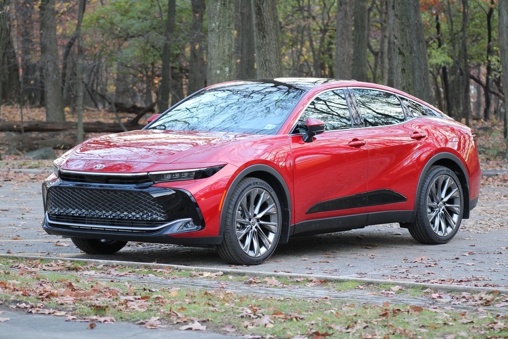 2026 Toyota Crown: Sleek Innovation and Executive Comfort