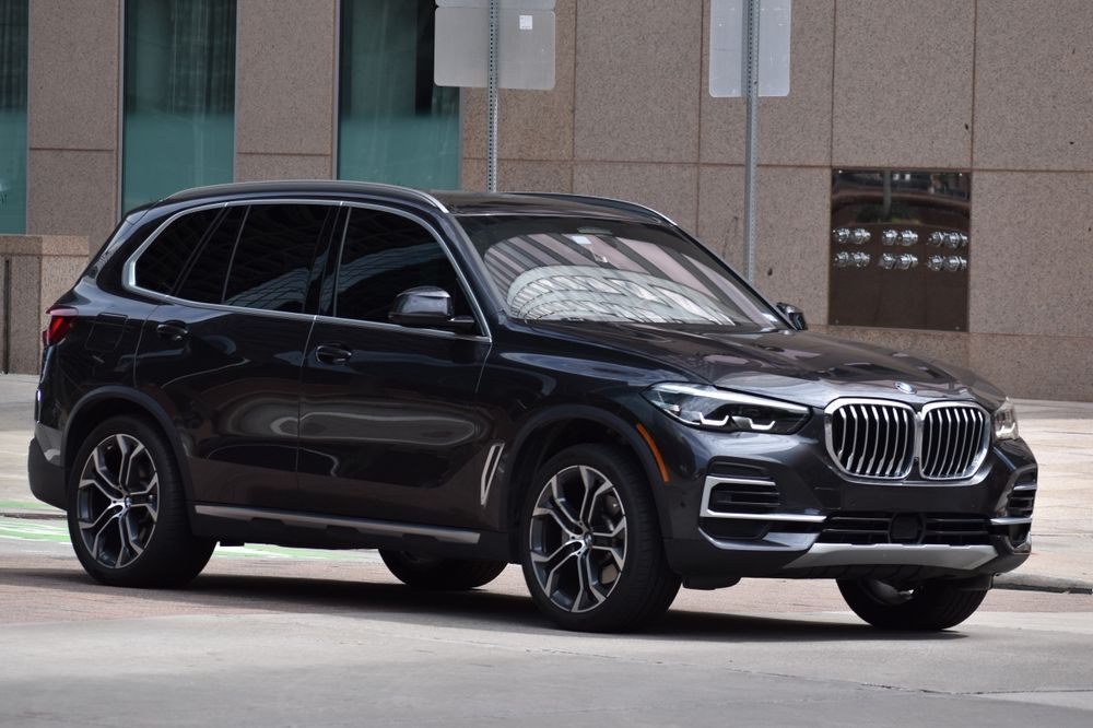 2025 BMW X5: Luxurious Performance in a Mid-Size SUV